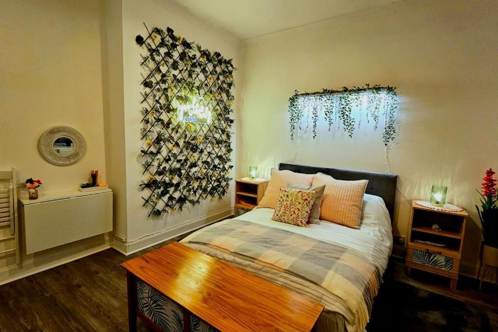 The Ferns - Shared Garden Apartment With Parking Darvel Exteriör bild