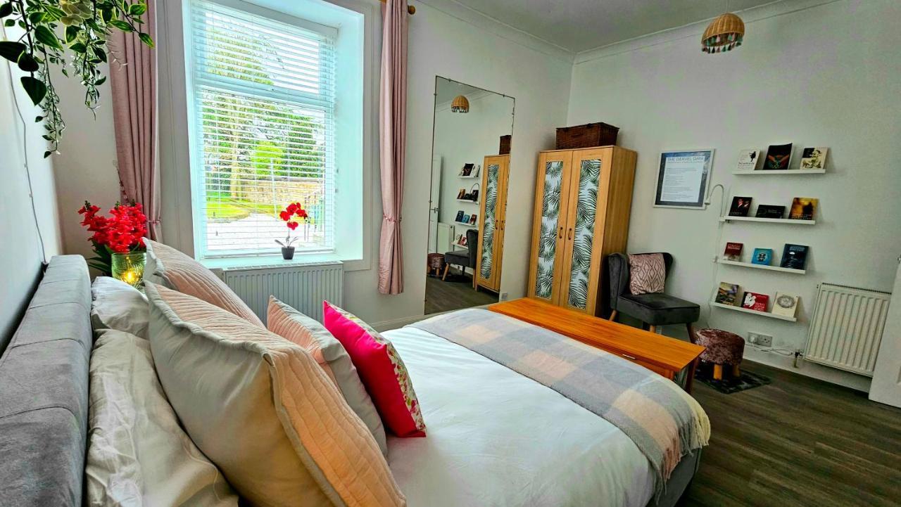 The Ferns - Shared Garden Apartment With Parking Darvel Exteriör bild